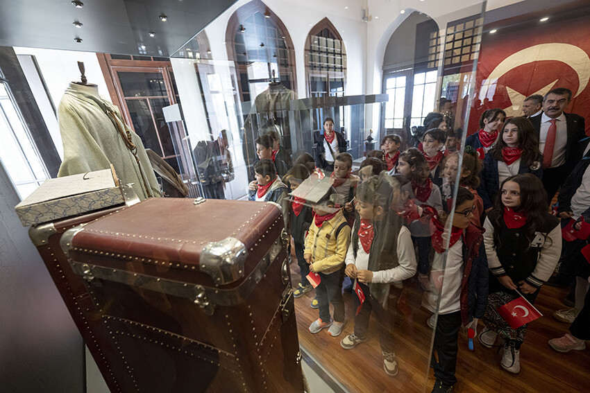 Cumhuriyetin ilan edildiği Birinci Meclis sabaha kadar ziyarete açık