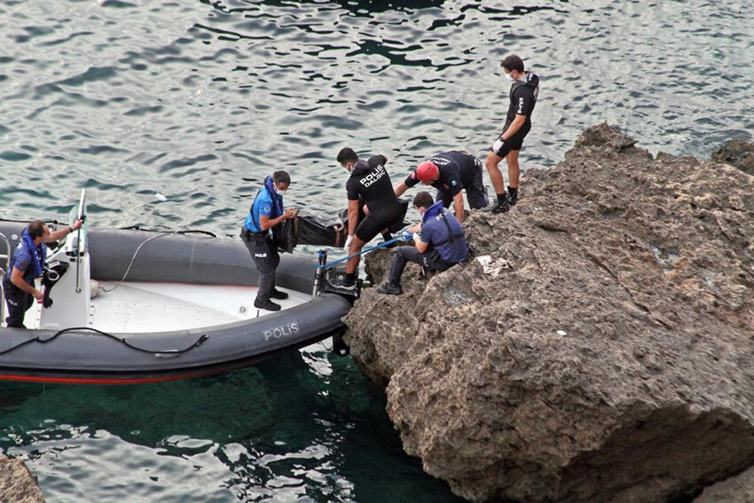 Antalya'da kan donduran olay! Vatandaşlar gördüğü manzara karşısında şoka girdi Antalya'da kan donduran olay! Vatandaşlar gördüğü manzara karşısında şoka girdi