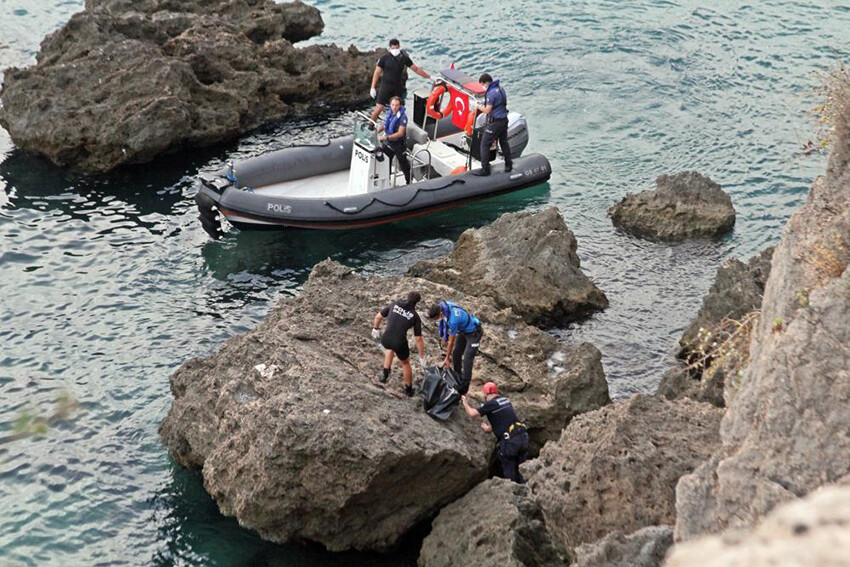 Antalya'da kan donduran olay! Vatandaşlar gördüğü manzara karşısında şoka girdi Antalya'da kan donduran olay! Vatandaşlar gördüğü manzara karşısında şoka girdi