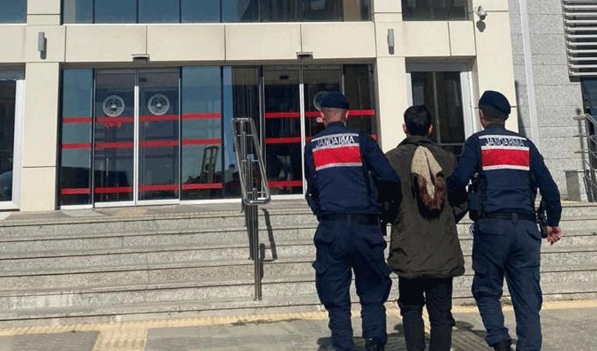 Yurt dışına kaçmaya çalışan 8 terör örgütü üyesi yakalandı Yurt dışına kaçmaya çalışan 8 terör örgütü üyesi yakalandı