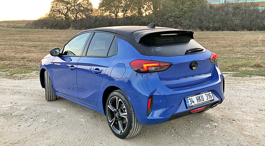 Opel Corsa yeni yüzüyle gençlere göz kırpıyor