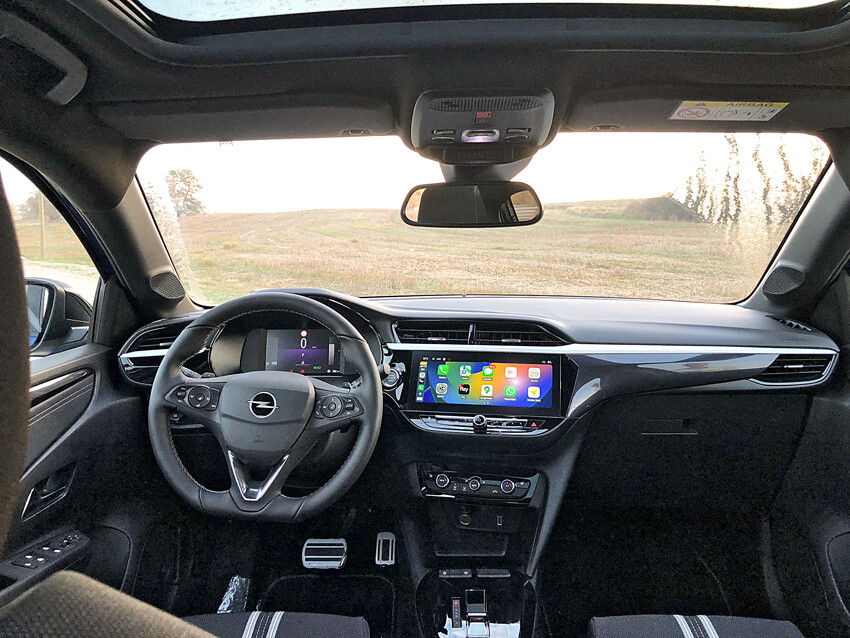 Opel Corsa yeni yüzüyle gençlere göz kırpıyor