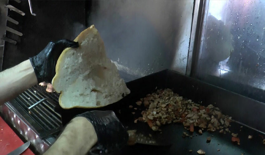 Esnaftan duygulandıran hareket: Bir günlük kazancını Filistin'e bağışladı