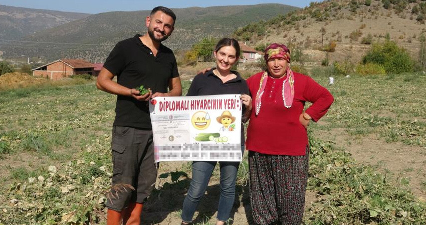 Bu da 'diplomalı turşucu': Atanamadı ama yaptığı üretimle örnek oldu: Yoğun ilgi görüyor Bu da 'diplomalı turşucu': Atanamadı ama yaptığı üretimle örnek oldu: Yoğun ilgi görüyor