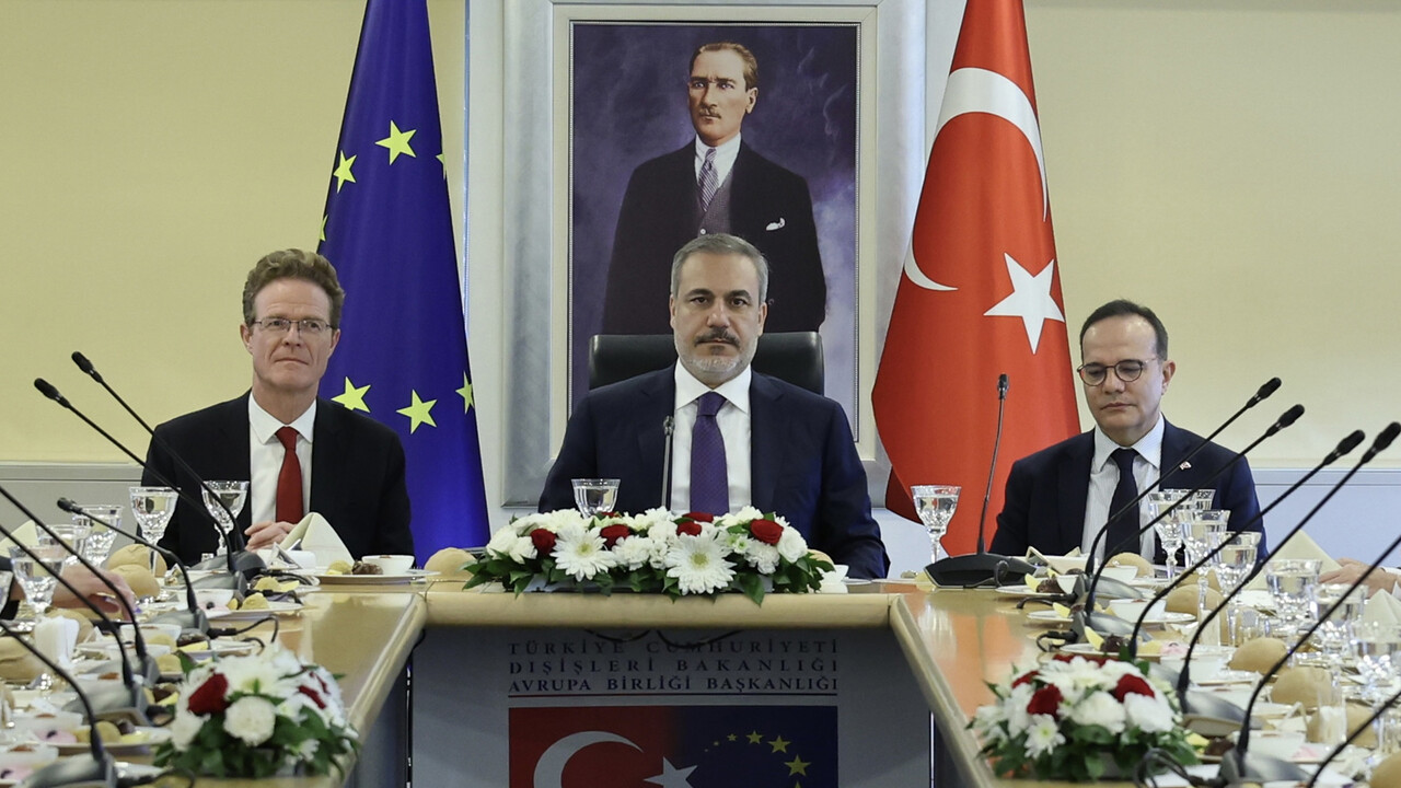 Hakan Fidan, AB temsilcilerinin yüzüne söyledi: Gazze’ye gelince ifade özgürlüğü ilkenizi unuttunuz Hakan Fidan, AB temsilcilerinin yüzüne söyledi: Gazze’ye gelince ifade özgürlüğü ilkenizi unuttunuz