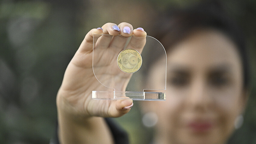 Cumhuriyet'in yüz yıllık hatırası dolaşıma başladı! Resmi Gazete'de yayımlandı: 5 TL'lik madeni para tedavüle girdi