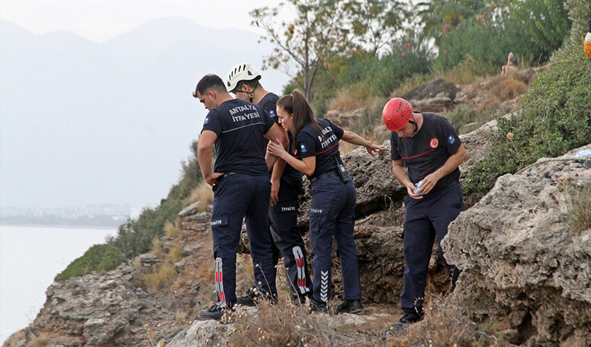 Falezlerde şoke eden çocuk cesedi! Acılı anne evladını elbiselerinden teşhis etti Falezlerde şoke eden çocuk cesedi! Acılı anne evladını elbiselerinden teşhis etti