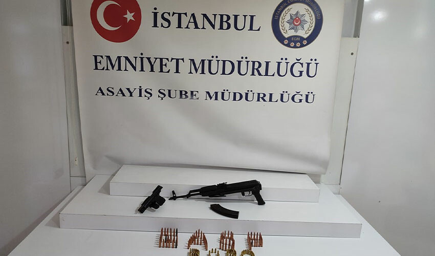 Küçükçekmece'de maskeli saldırganlar dehşet saçtı: O anlar anbean kamerada