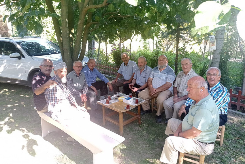 60 yıl sonra aynı heyecan: Okul sıralarında buluştular kastamonu tosya 60 yıl sonra buluşan ilkokul mezunları