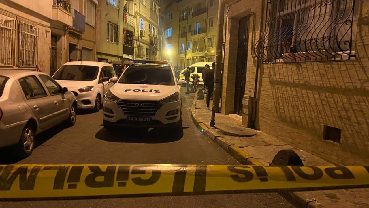 Beyoğlu&#039;nda dehşet! Bipolar hastası adam önce eşini sonra kendini vurdu
