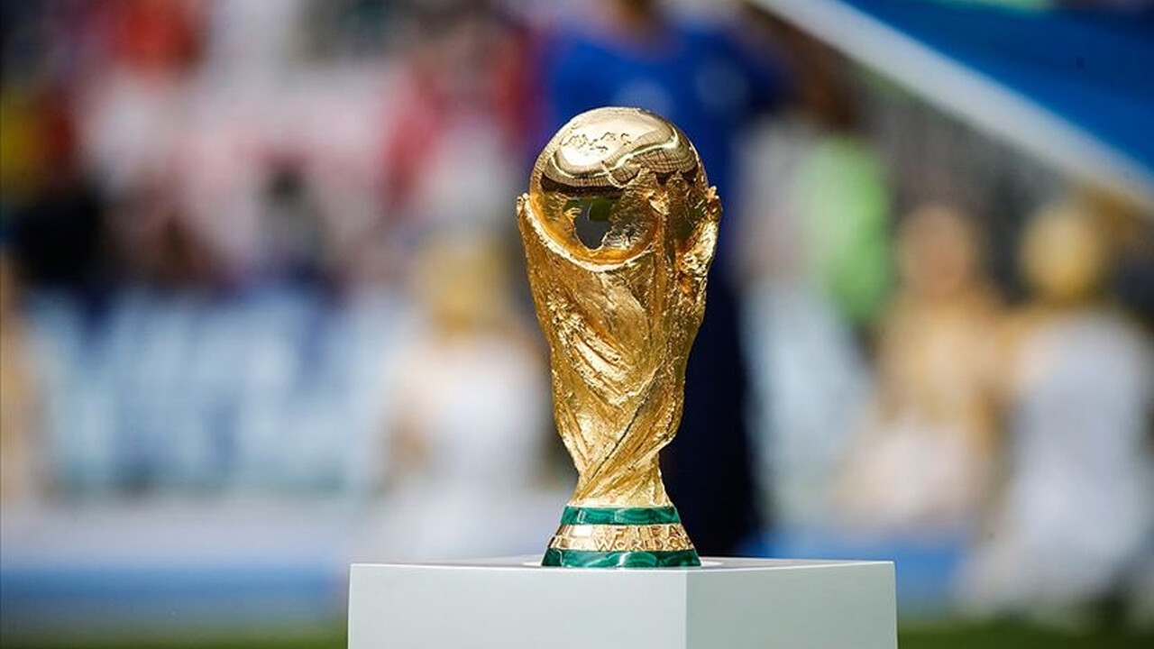 Dünya Kupası'na ev sahipliği yapacak ülke belli oldu: FIFA Başkanı Infantino resmen açıkladı Dünya Kupası'na ev sahipliği yapacak ülke belli oldu: FIFA Başkanı Infantino resmen açıkladı