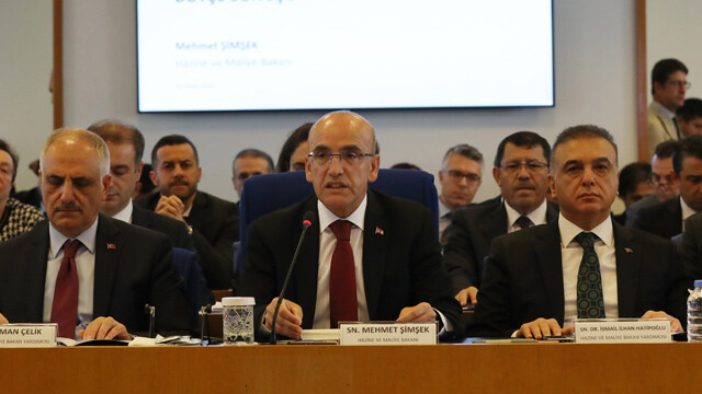 Bakan Şimşek: Vergi kanunlarını gözden geçiriyoruz Bakan Şimşek: Vergi kanunlarını gözden geçiriyoruz