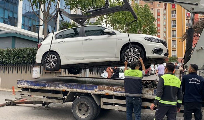 Dilan ve Engin Polat çiftine ait araçlar İstanbul İl Emniyet Müdürlüğü'nde sergilendi Dilan ve Engin Polat çiftine ait araçlar İstanbul İl Emniyet Müdürlüğü'nde sergilendi