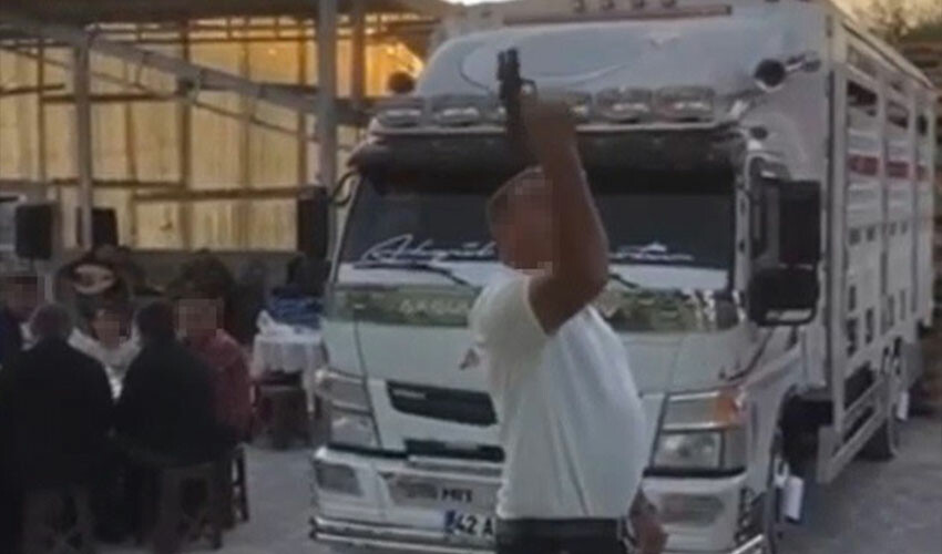 Herkesin canını hiçe saydı: Düğün magandası ateş açtı, arkadaşı övdü Herkesin canını hiçe saydı: Düğün magandası ateş açtı, arkadaşı övdü