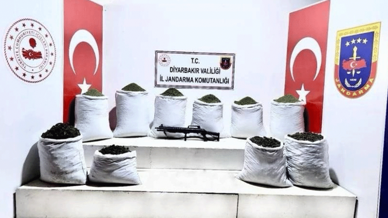 Uyuşturucu tacirlerine darbe! 454 kilo esrar ele geçirildi: 3 gözaltı