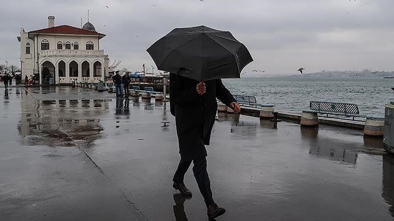 Uyarılar peş peşe geldi! AKOM İstanbul için saat verdi: Kuvvetli sağanak ve fırtına geliyor