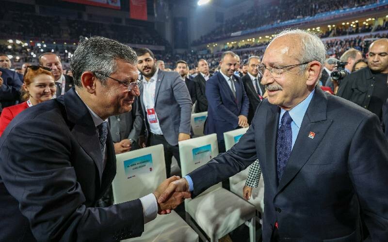 CHP 'değişim' dedi: Yeni genel başkan Özgür Özel CHP 'değişim' dedi: Yeni genel başkan Özgür Özel