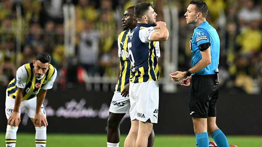Ahmet Çakar'dan Zorbay Küçük eleştirisi: Maçın içine buram buram etti Zorbay Küçük