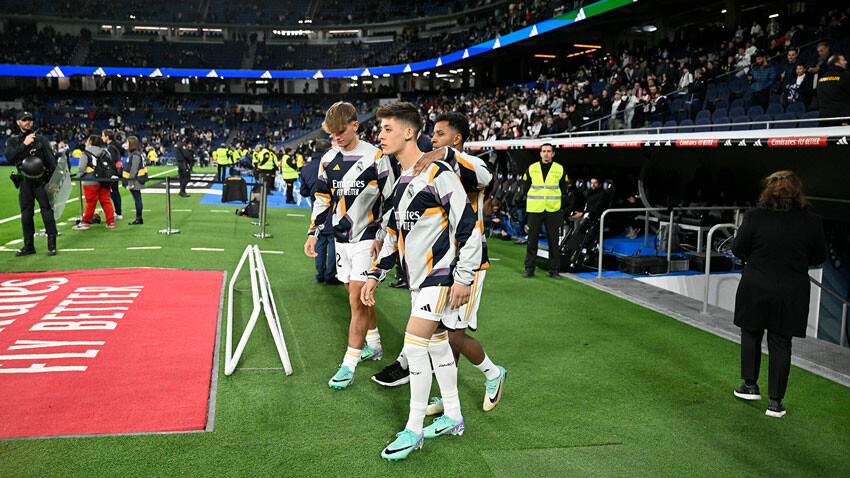 Arda Güler Real Madrid formasıyla ilk maçına çıktı! Santigo Bernabeu'da 'Arda, Arda' sesleri Arda Güler Real Madrid formasıyla ilk maçına çıktı! Santigo Bernabeu'da 'Arda, Arda' sesleri