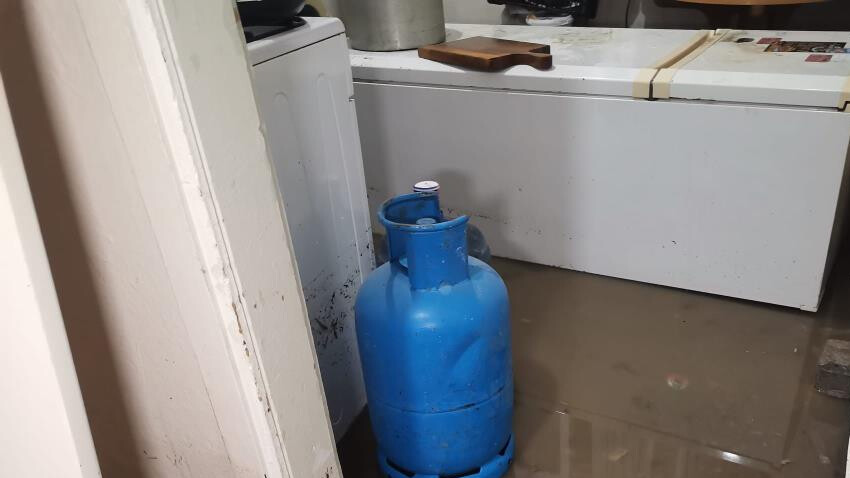 İzmir’de sağanak: Dere taştı, ev ve iş yerlerini su bastı, araçlar suya gömüldü İzmir’de sağanak: Dere taştı, ev ve iş yerlerini su bastı, araçlar suya gömüldü