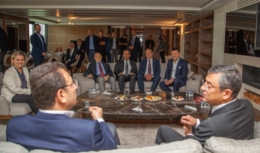 İBB Başkanı İmamoğlu'ndan CHP Genel Başkanı Özel'e ziyaret İBB Başkanı İmamoğlu'ndan CHP Genel Başkanı Özel'e ziyaret