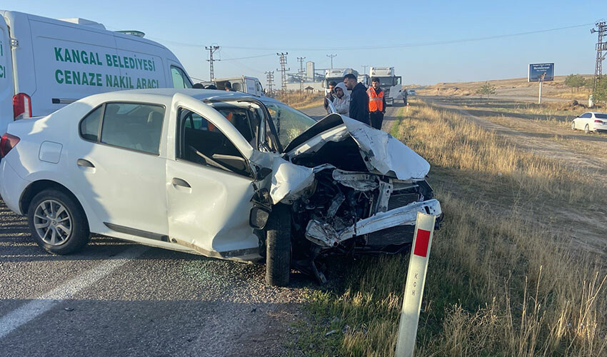 Sivas'ta korkunç kaza: 1 ölü, 4 yaralı Sivas'ta korkunç kaza: 1 ölü, 4 yaralı