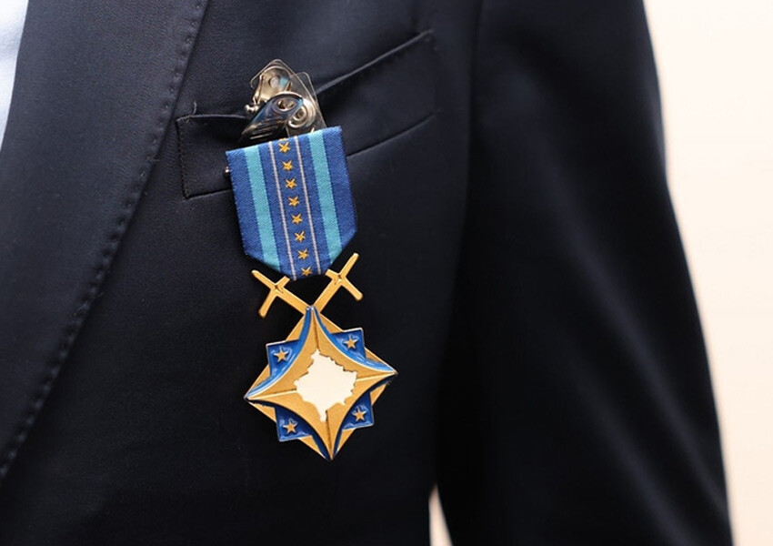 Kosova’dan Haluk Bayraktar'a üstün hizmet madalyası kosova