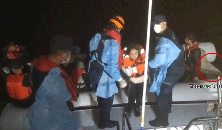 Yunan vicdansızlığı! 36 kaçak göçmeni ölüme terk ettiler Yunan vicdansızlığı! 36 kaçak göçmeni ölüme terk ettiler