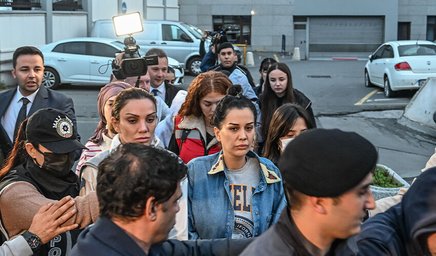 Dilan-Engin Polat çiftinin avukatı dosyadan çekildiğini açıkladı Dilan-Engin Polat çiftinin avukatı dosyadan çekildiğini açıkladı
