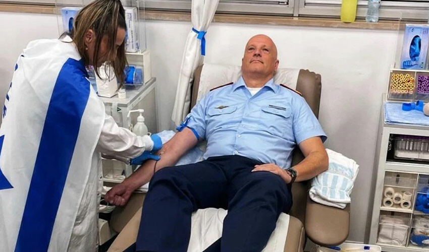 Alman Hava Kuvvetleri Komutanı, İsrail'e kan bağışı yaptı Alman Hava Kuvvetleri Komutanı, İsrail'e kan bağışı yaptı