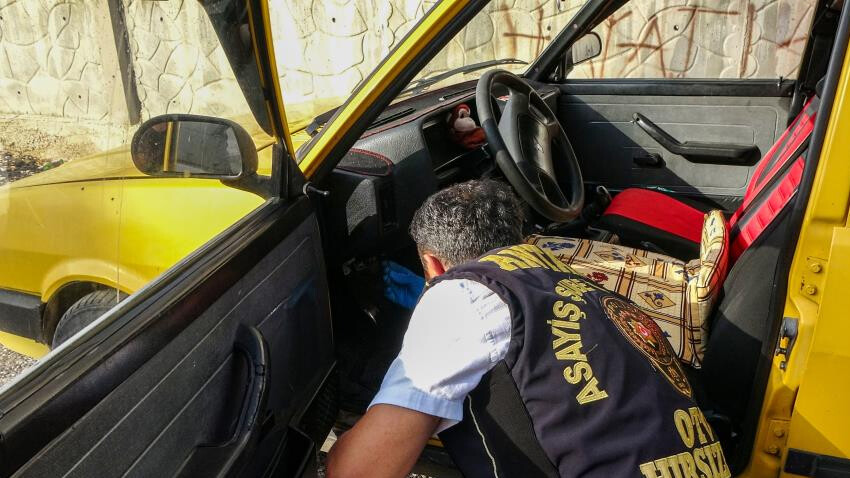 Çalınan arabasını almaya gitti! Hırsızın bıraktığı sürprizi görünce kahkahaya boğuldu Çalınan arabasını almaya gitti! Hırsızın bıraktığı sürprizi görünce kahkahaya boğuldu