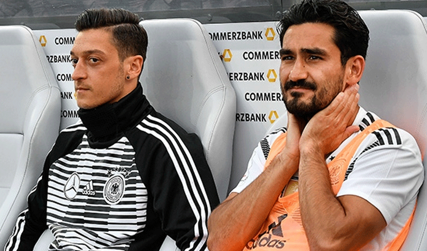 Mesut Özil'in babasından yıllar sonra gelen milli takım itirafı: Mesut benim kanım kırmızı dedi, Almanya için ben ikna ettim Mesut Özil'in babasından yıllar sonra gelen milli takım itirafı: Mesut benim kanım kırmızı dedi, Almanya için ben ikna ettim