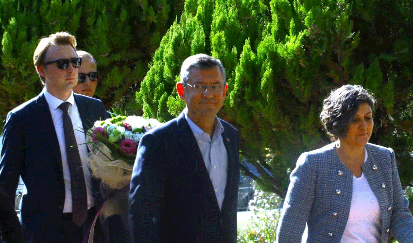 Özel çiftinden Kılıçdaroğlu ailesine ziyaret Özel çiftinden Kılıçdaroğlu ailesine ziyaret