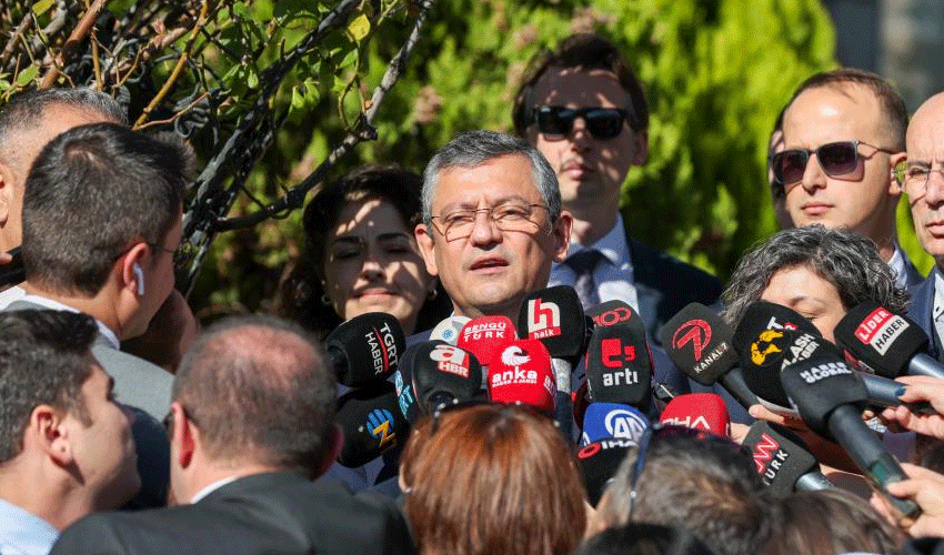 Özel çiftinden Kılıçdaroğlu ailesine ziyaret Özel çiftinden Kılıçdaroğlu ailesine ziyaret