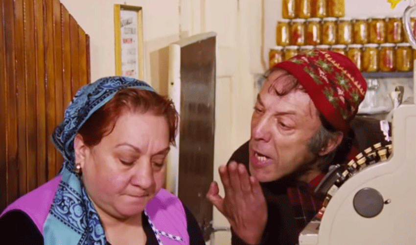 En iyi turşu limondan mı yapılır, sirkeden mi? Adile Naşit keşfetti! Neşeli Günler filmine konu oldu En iyi turşu limondan mı yapılır, sirkeden mi? Adile Naşit keşfetti! Neşeli Günler filmine konu oldu