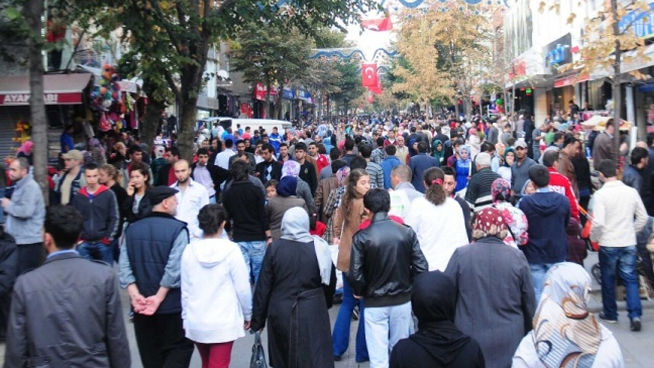 Türkiye&#039;nin en kalabalık ilçesi belli oldu! 57 ili geride bıraktı