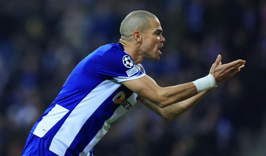 İhtiyar delikanlı Pepe'den rekor! Şampiyonlar Ligi’nde gol atan en yaşlı futbolcu oldu İhtiyar delikanlı Pepe'den rekor! Şampiyonlar Ligi’nde gol atan en yaşlı futbolcu oldu