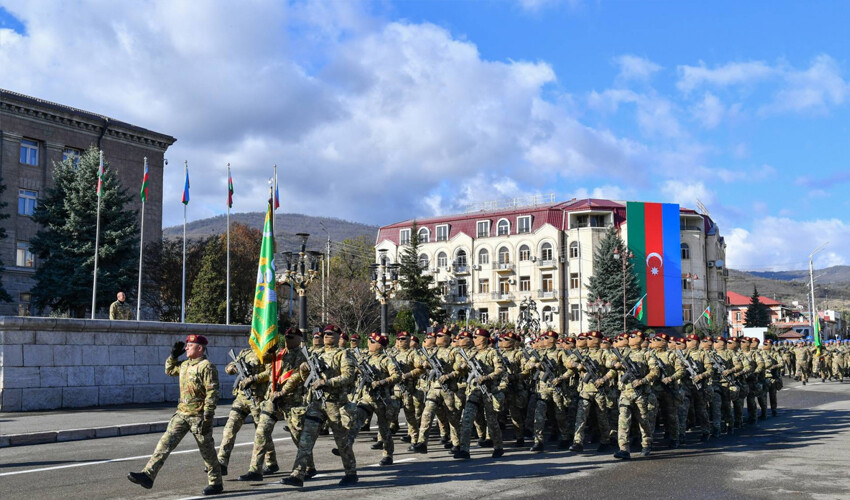Azerbaycan bayrağının Karabağ'a asılışının yıl dönümü! Hankendi şehrinde resmi törenle kutlandı Azerbaycan bayrağının Karabağ'a asılışının yıl dönümü! Hankendi şehrinde resmi törenle kutlandı