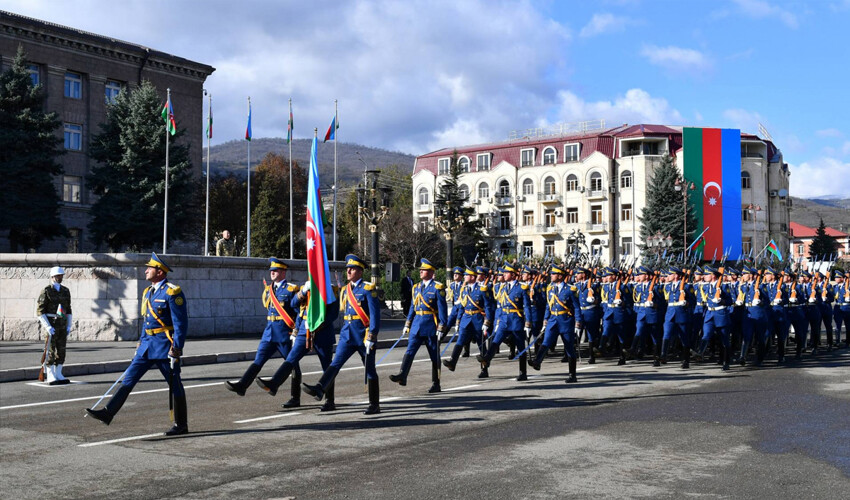 Azerbaycan bayrağının Karabağ'a asılışının yıl dönümü! Hankendi şehrinde resmi törenle kutlandı Azerbaycan bayrağının Karabağ'a asılışının yıl dönümü! Hankendi şehrinde resmi törenle kutlandı