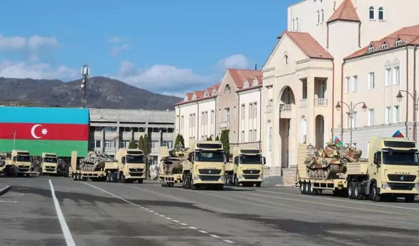 Azerbaycan bayrağının Karabağ'a asılışının yıl dönümü! Hankendi şehrinde resmi törenle kutlandı Azerbaycan bayrağının Karabağ'a asılışının yıl dönümü! Hankendi şehrinde resmi törenle kutlandı
