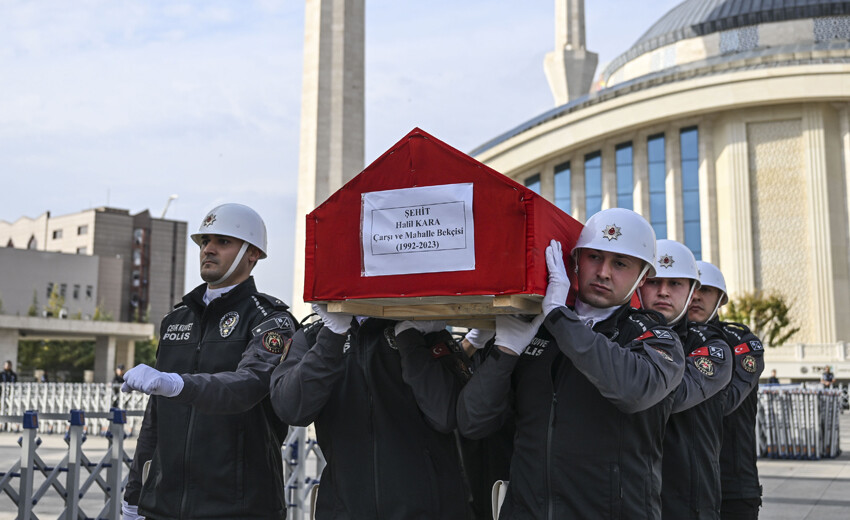 Şehit bekçi Halil Kara'ya son görev: Cenaze törenine CHP lideri Özel de katıldı Şehit bekçi Halil Kara'ya son görev: Cenaze törenine CHP lideri Özel de katıldı