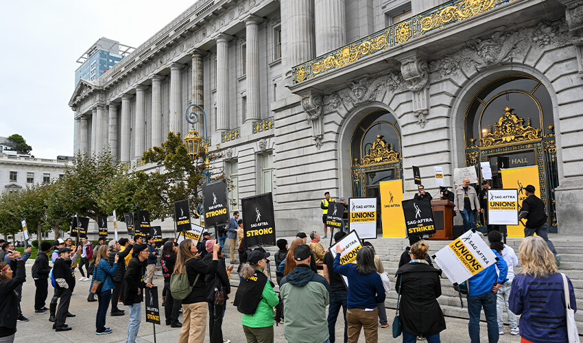 Hollywood’da ‘tarihi grev’ sona erdi: Geçici anlaşma sağlandı