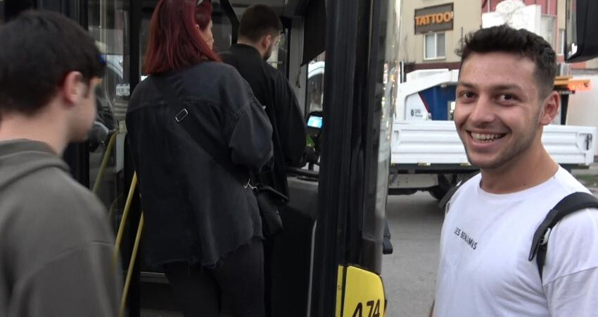 Öğrencilere otobüs bileti ısmarlamasıyla gündem olmuştu: Gerçek bambaşka çıktı
