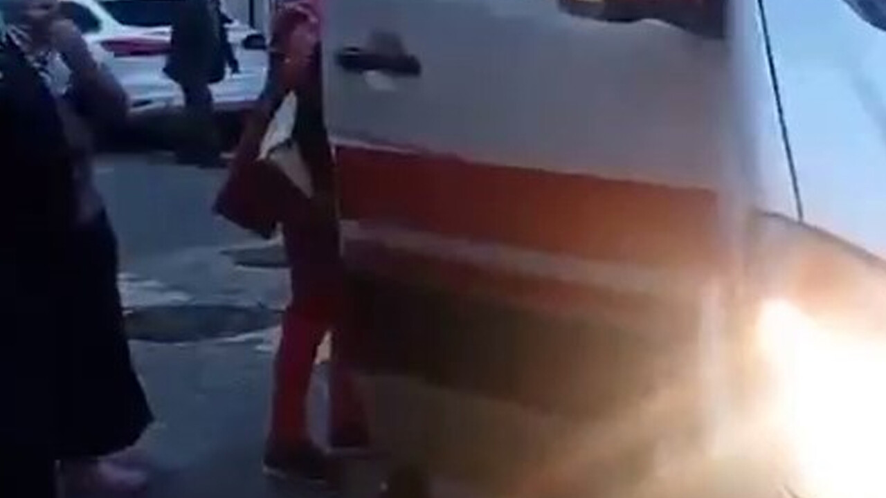 Esenyurt'ta annesinin camdan attığı bebek hayatını kaybetti: 2 gözaltı Esenyurt'ta annesinin camdan attığı bebek hayatını kaybetti: 2 gözaltı