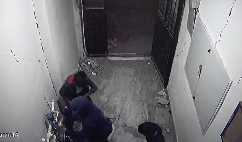 Su sayaçlarını çalıp kaçtılar: Borular kırıldı binayı su bastı