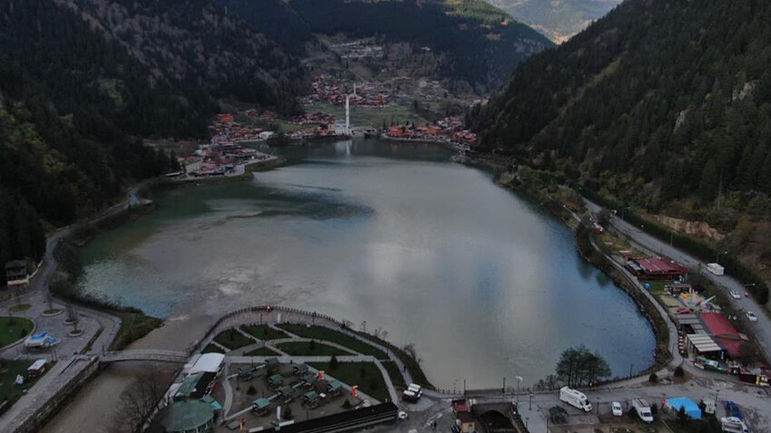 Karadeniz'in incisi Uzungöl’ü bekleyen sinsi tehlike: Derinliği 4 metreye düştü, çamur göl olacak  Karadeniz'in incisi Uzungöl’ü bekleyen sinsi tehlike: Derinliği 4 metreye düştü, çamur göl olacak