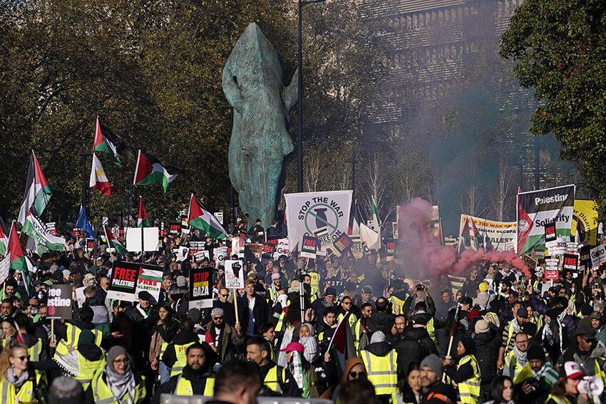 Engelleme çabaları işe yaramadı! Londra'da yüz binlerce insan Filistin için yürüdü Engelleme çabaları işe yaramadı! Londra'da yüz binlerce insan Filistin için yürüdü