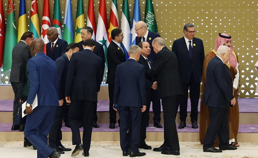 Cumhurbaşkanı Erdoğan ve Esad Riyad'daki Gazze zirvesinde aynı fotoğraf karesinde yer aldı Cumhurbaşkanı Erdoğan ve Esad Riyad'daki Gazze zirvesinde aynı fotoğraf karesinde yer aldı
