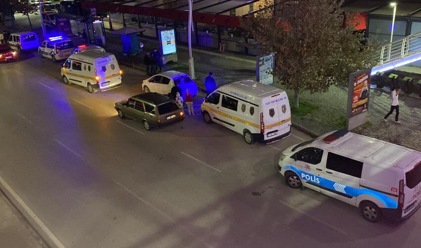 Sevilen şarkıcının sahne aldığı mekan kurşunların hedefi oldu Sevilen şarkıcının sahne aldığı mekan kurşunların hedefi oldu
