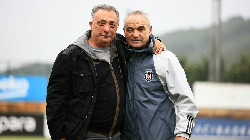 Rıza Çalımbay'ın Beşiktaş'taki yardımcıları kimler? Sosyal medya teknik ekipteki kadın antrenörün kim olduğunu konuşuyor Rıza Çalımbay'ın Beşiktaş'taki yardımcıları kimler? Sosyal medya teknik ekipteki kadın antrenörün kim olduğunu konuşuyor